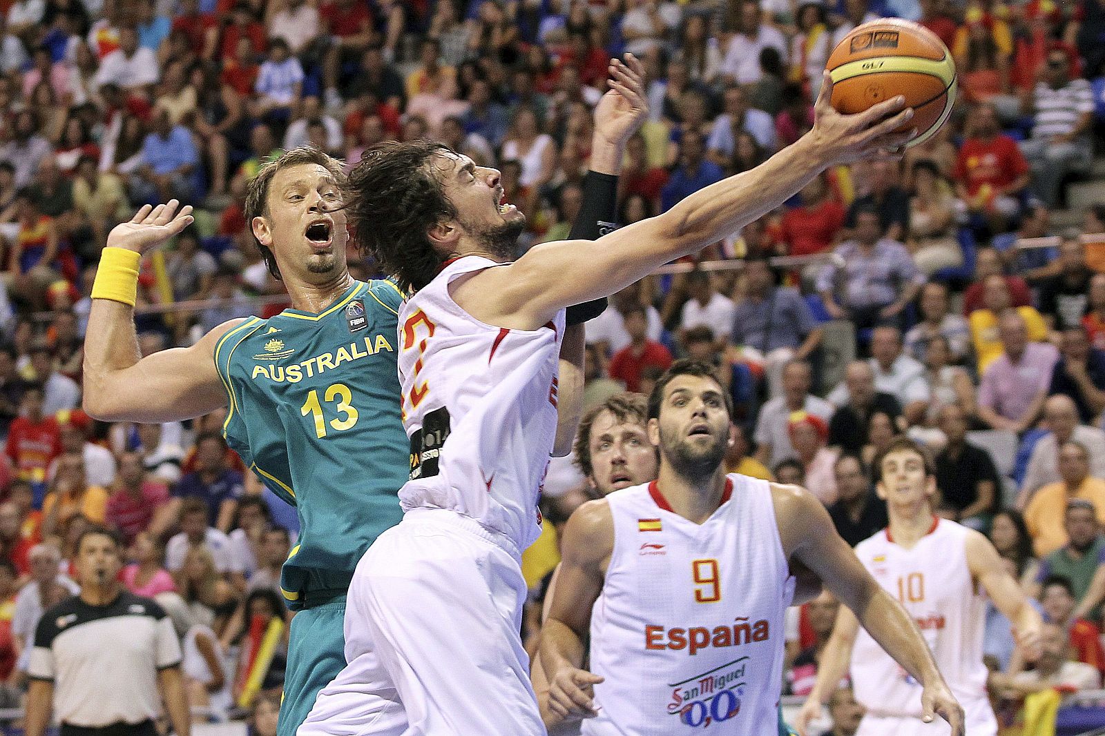 Pau Gasol entrando a canasta en el amistoso contra Australia el pasado miércoles