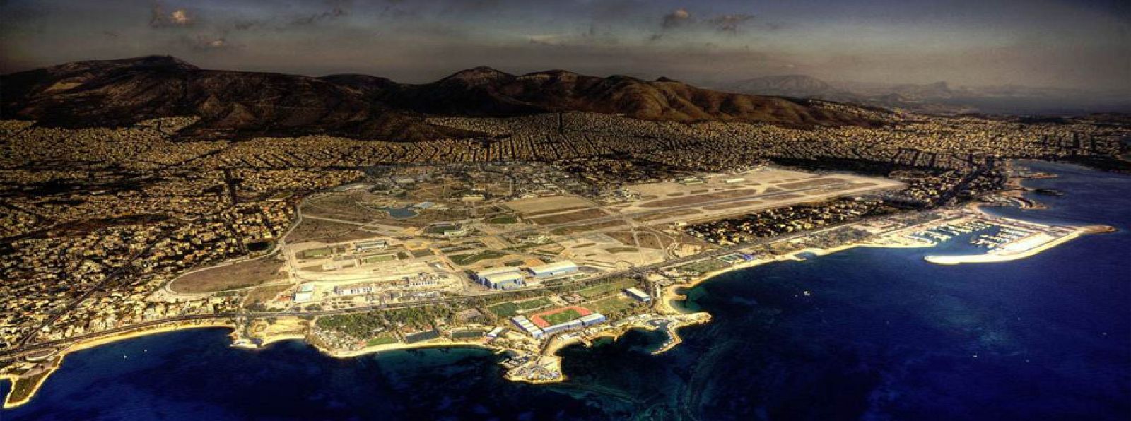 Vista aérea del antiguo aeropuerto Hellinikon de Atenas