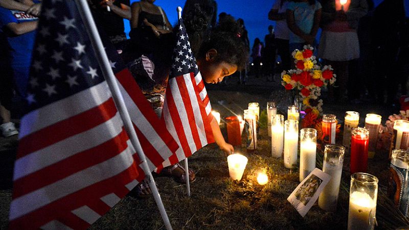 La policía estudia detonar la casa del supuesto autor de la matanza de Denver