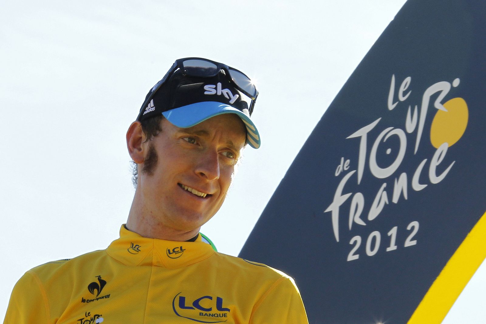 Bradley Wiggins en el podio de París.