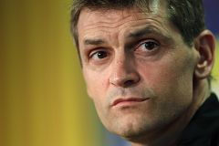 Tito Vilanova: "Nunca ha habido  debate sobre Alves, no está en venta"