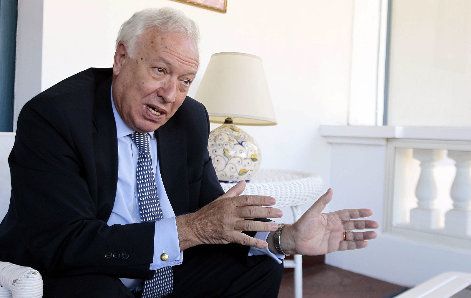 El ministro de Exteriores, José Manuel García-Margallo durante una entrevista en Ecuador el 25 de julio de 2012