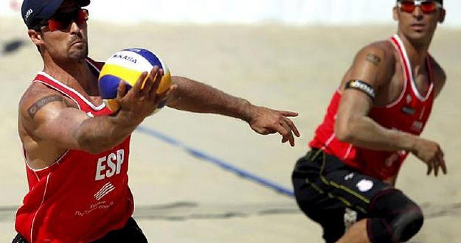 El dúo español de voley playa que buscará el oro en los Juegos de Londres: Pablo Herrera y Adrián Gavira.