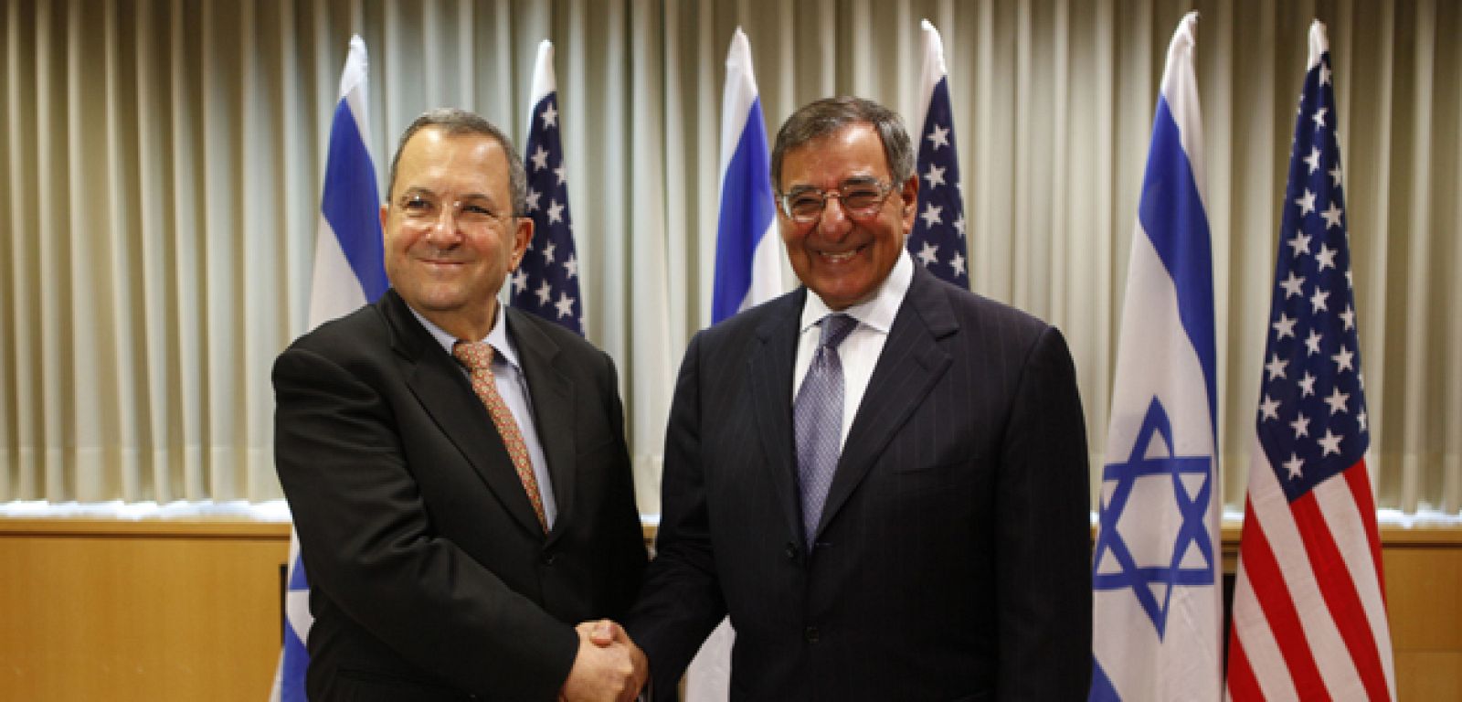 Panetta y Barak en la reunión en Israel