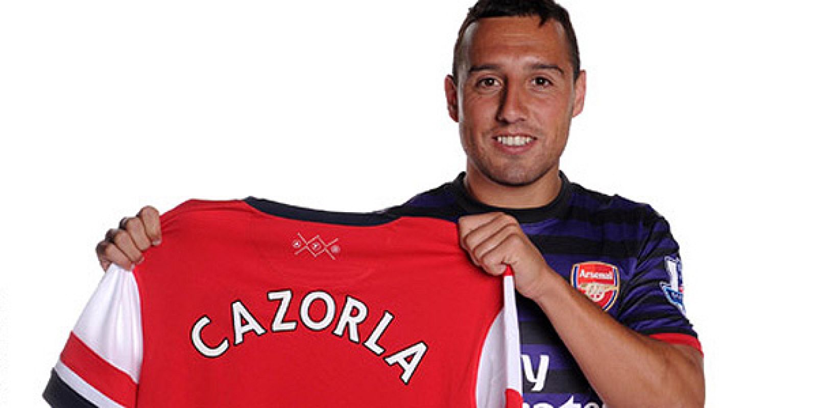 Santi Cazorla posa con su nueva camiseta.