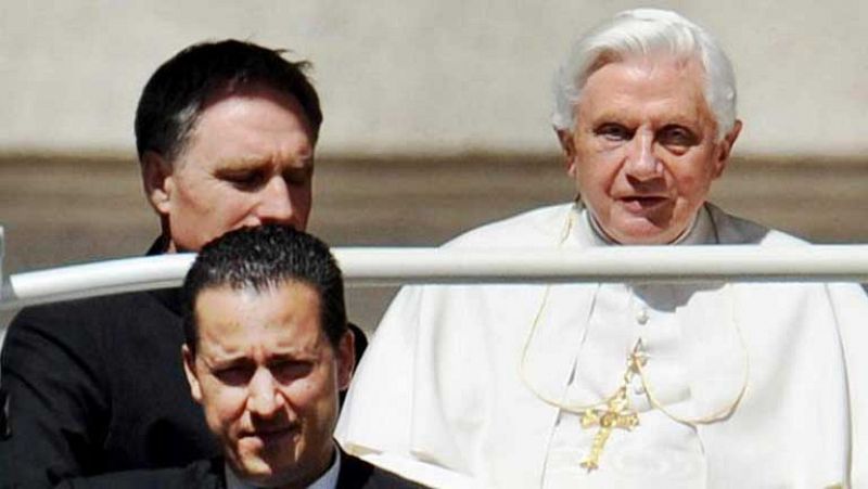 El Vaticano juzgará al mayordomo del Papa y a un cómplice por la filtración de documentos oficiales 