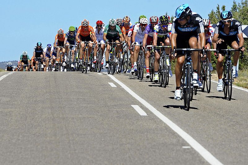 ¡Vive una etapa de la Vuelta desde uno de los coches oficiales de la carrera!