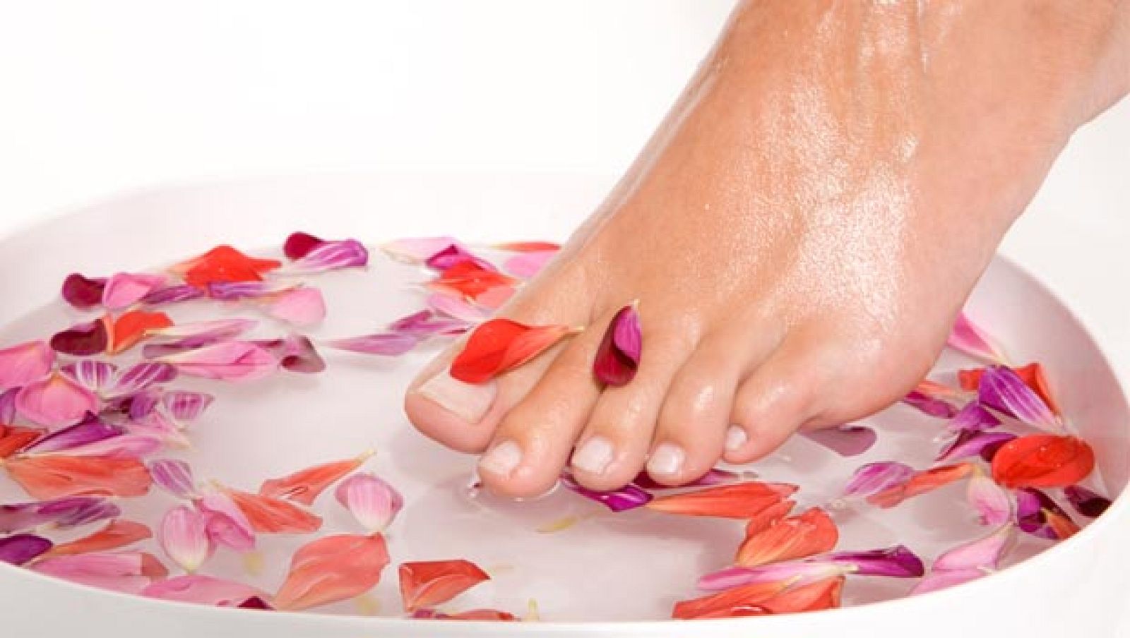 La pedicura, un tratamiento que recupera el "sufrimiento" de los pies en verano.