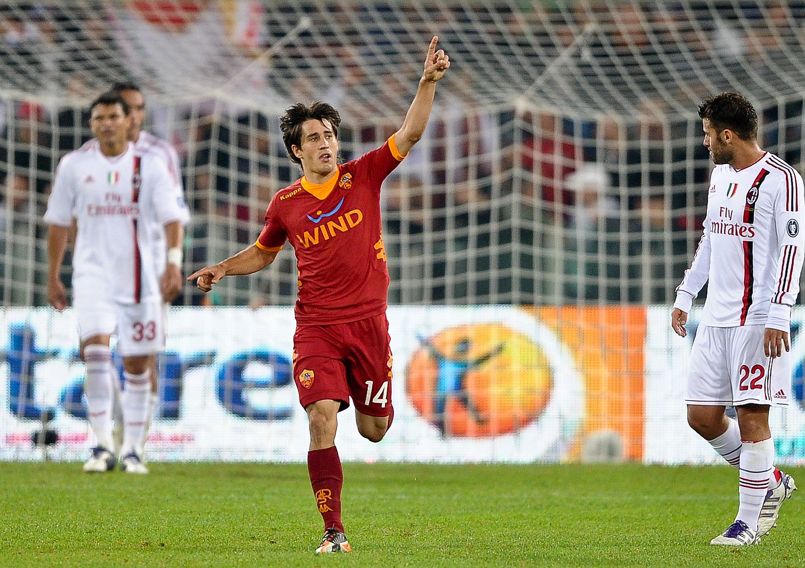 Bojan celebra un gol con su antiguo euqipo, la Roma, contra el Milan