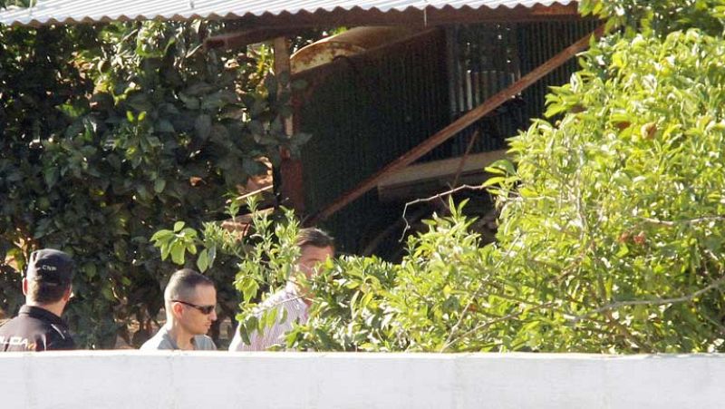 La policía recoge nuevas muestras de tierra en la finca de Las Quemadillas en busca de ADN