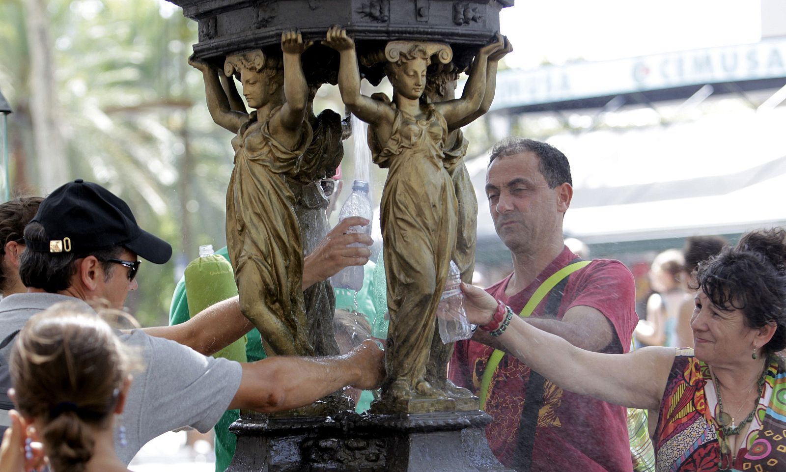 CATALUÑA MANTIENE LA ALERTA DE CALOR TRAS VIVIR OTRA NOCHE TROPICAL POR ENCIMA DE DE LOS 25º