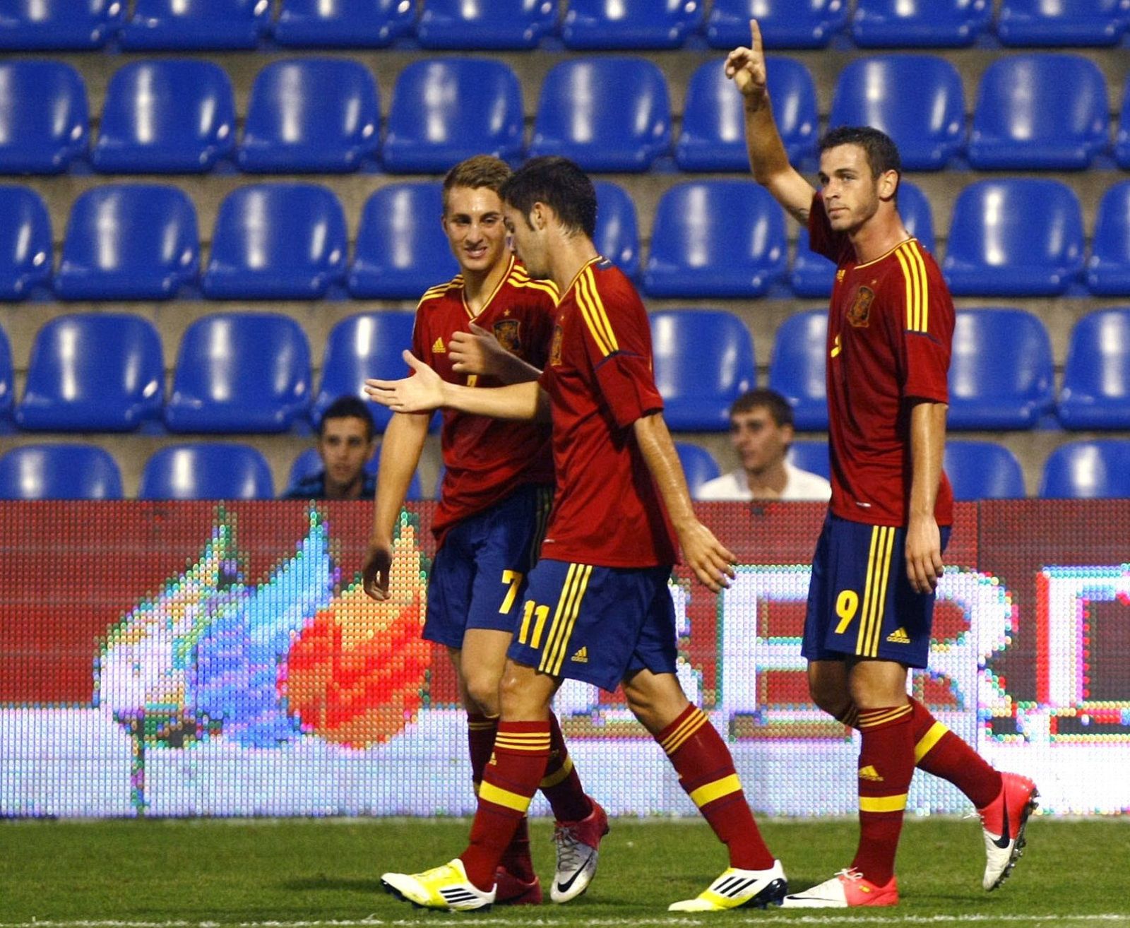 La selección española sub-21, vigente campeona de Europa, jugará el play-off contra Dinamarca el 12 y 16 de octubre.