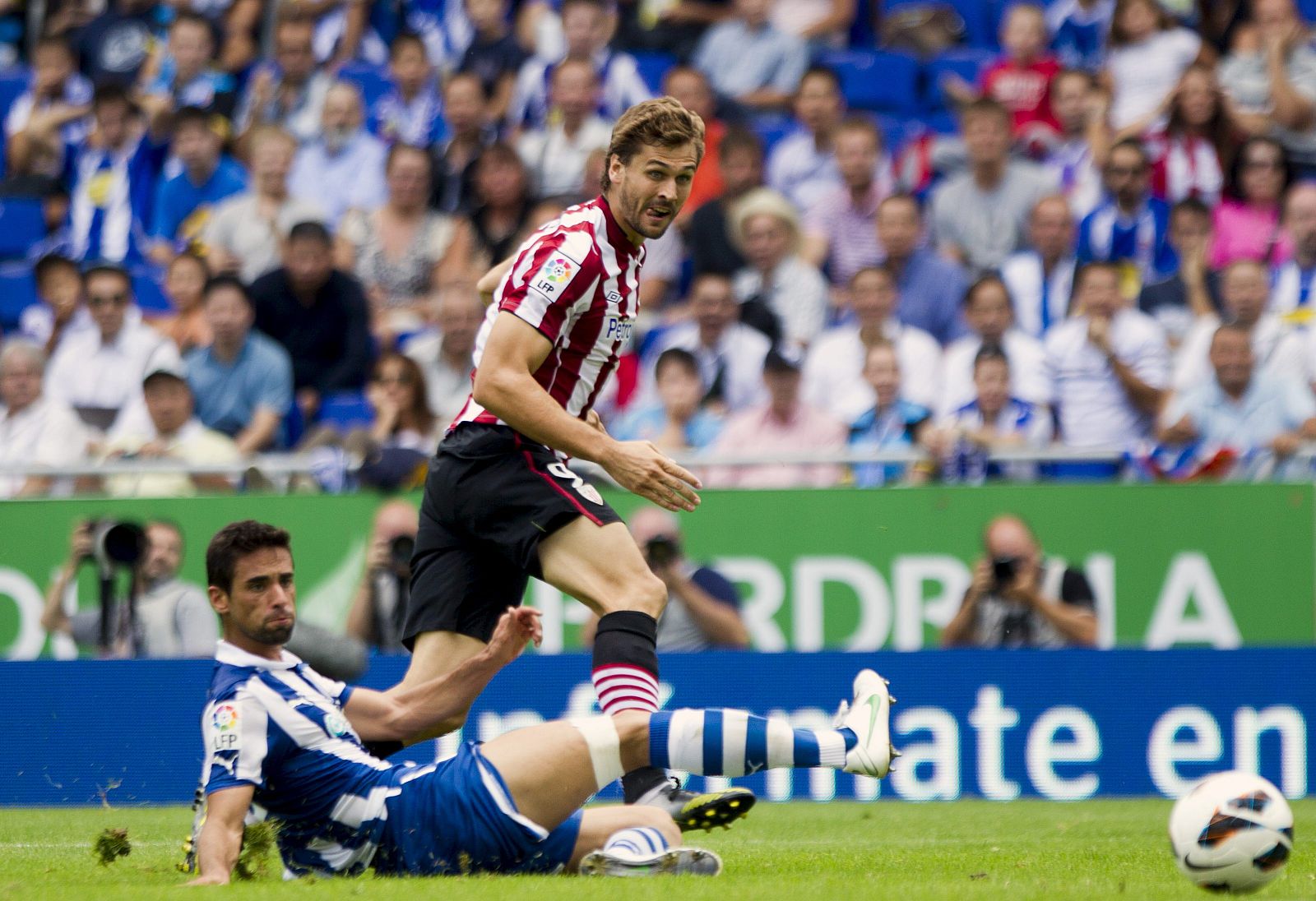 Fernando Llorente en la jugada en la que marcó el segundo gol para su equipo frente al Espanyol.