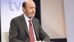 Rubalcaba insta a Mas y Rajoy a "dejar las tijeras" y "suturar" el "problema político" de Cataluña