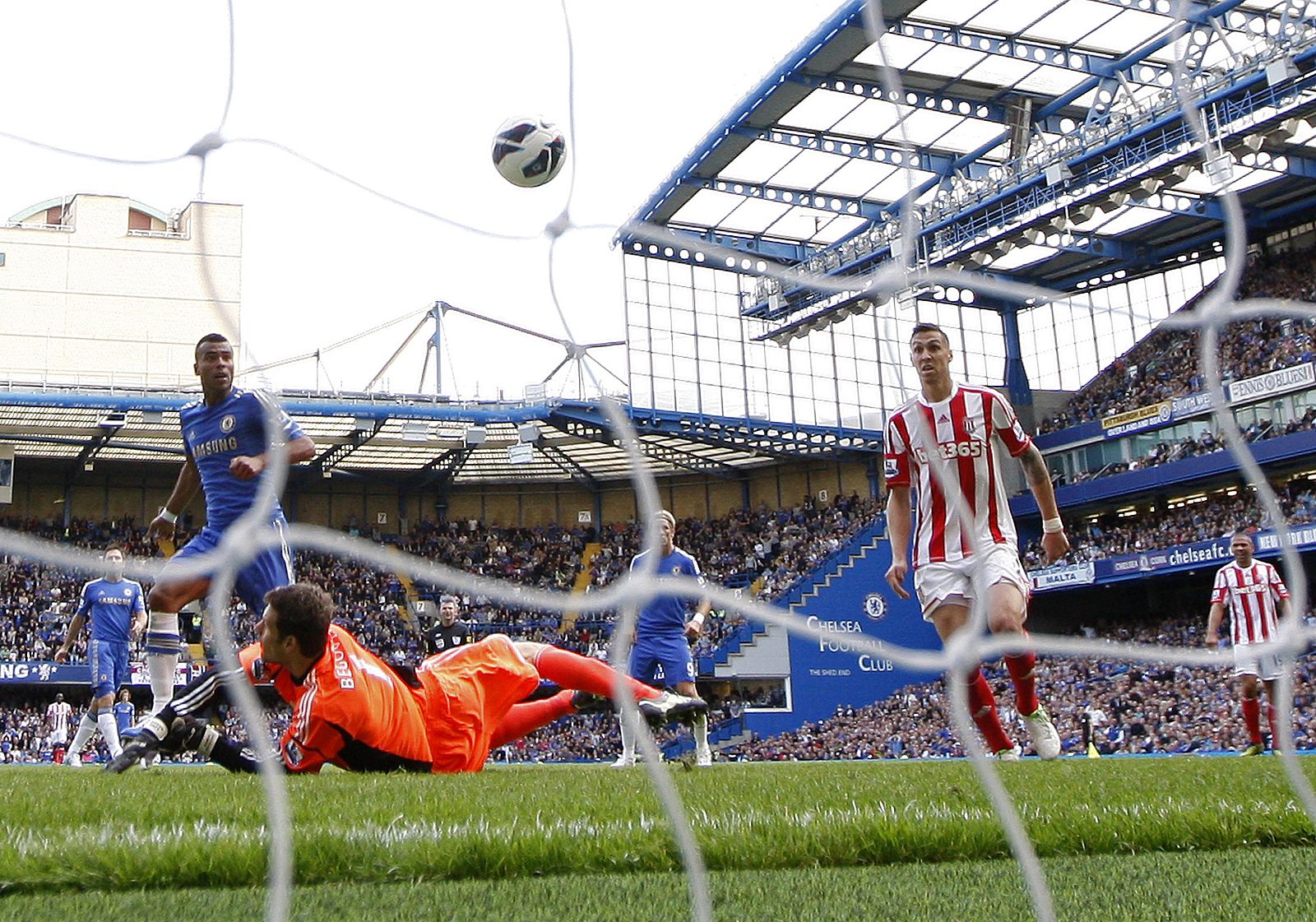 Cole marca el gol de la victoria