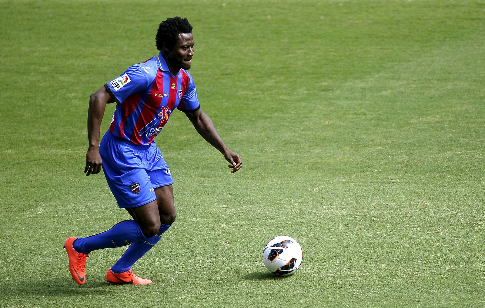 OBAFEMI MARTINS, NUEVO JUGADOR DEL LEVANTE