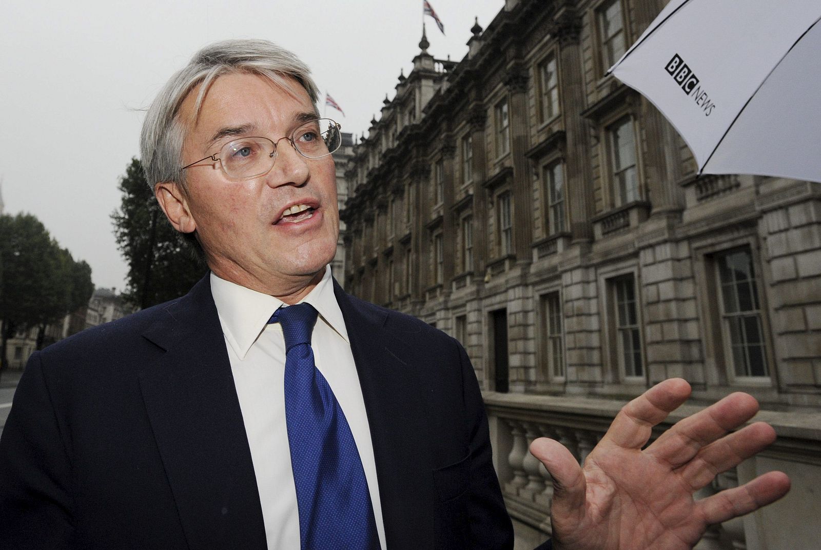 EL DIPUTADO BRITÁNICO RESPONSABLE DE LA DISCIPLINA DEL GRUPO CONSERVADOR, ANDREW MITCHELL, PIDE DISCULPAS POR UN INCIDENTE CON UN POLICÍA