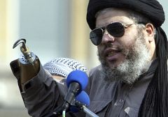 La BBC se disculpa tras revelar una conversación privada de Isabel II sobre el clérigo Abu Hamza