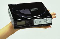 El CD, el soporte que metió el sonido digital en casa, cumple 30 años