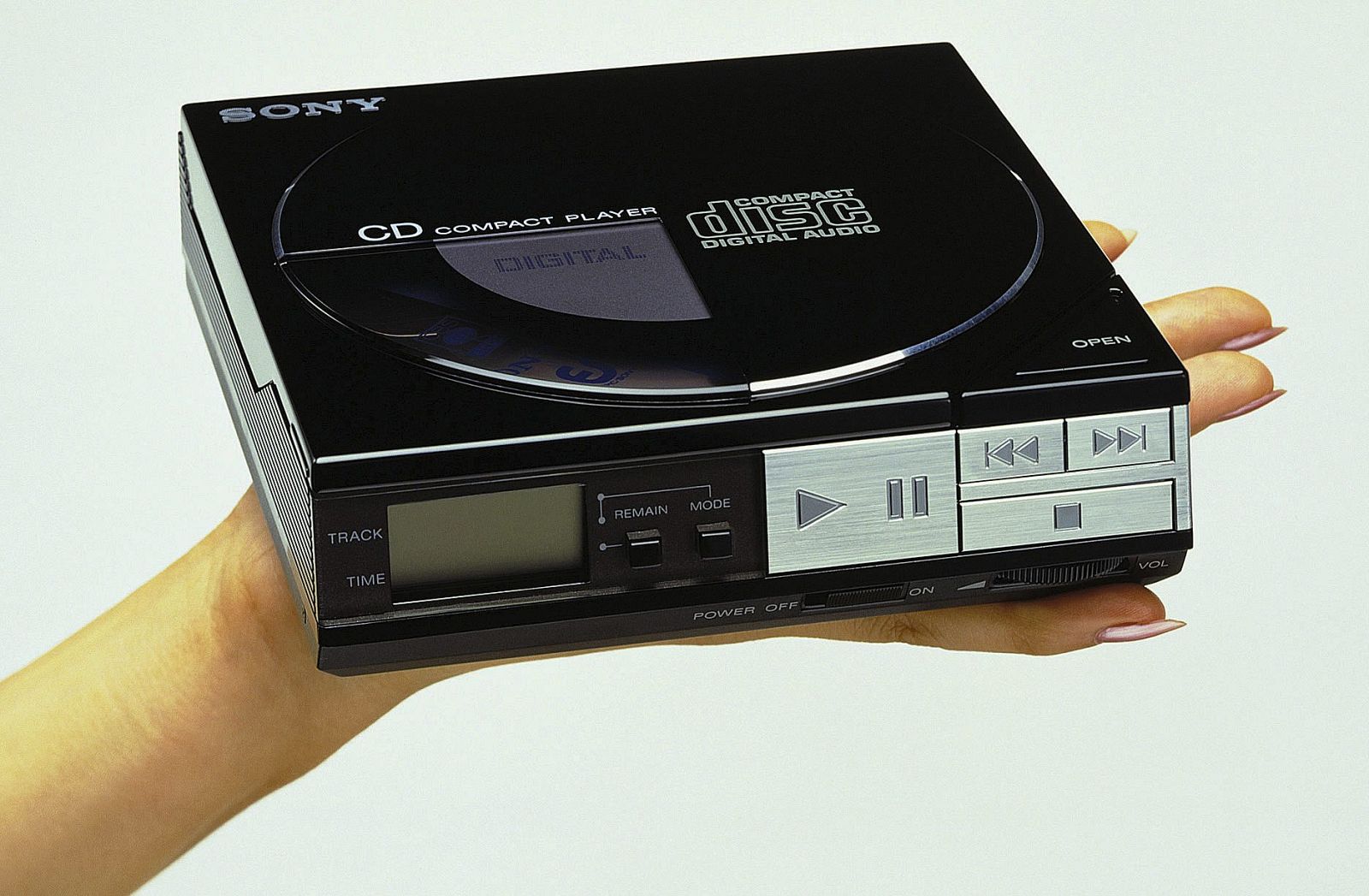 EL CD, EL SOPORTE QUE METIÓ EL SONIDO DIGITAL EN CASA, CUMPLE 30 AÑOS