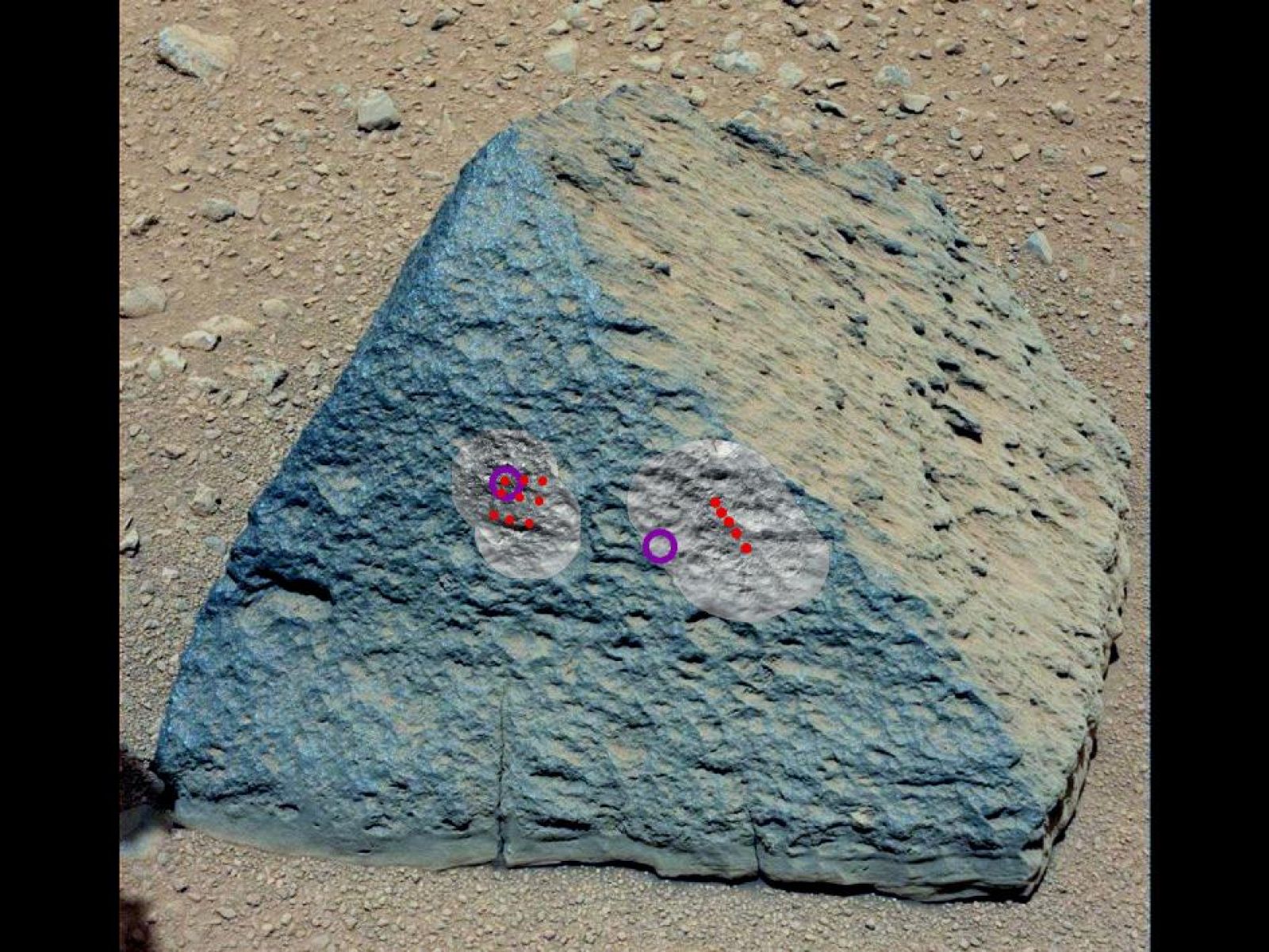El robot 'Curiosity' halla una piedra similar a las terrestres