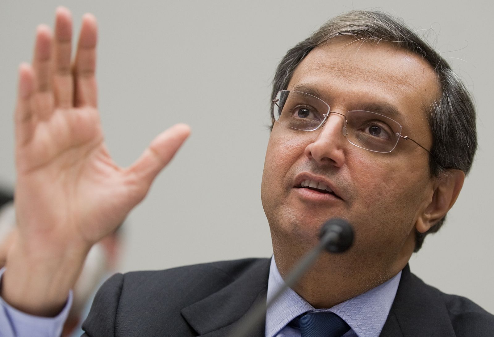 El consejero delegado de Citigroup, Vikram Pandit, dimite tras la caída de beneficios del 84%