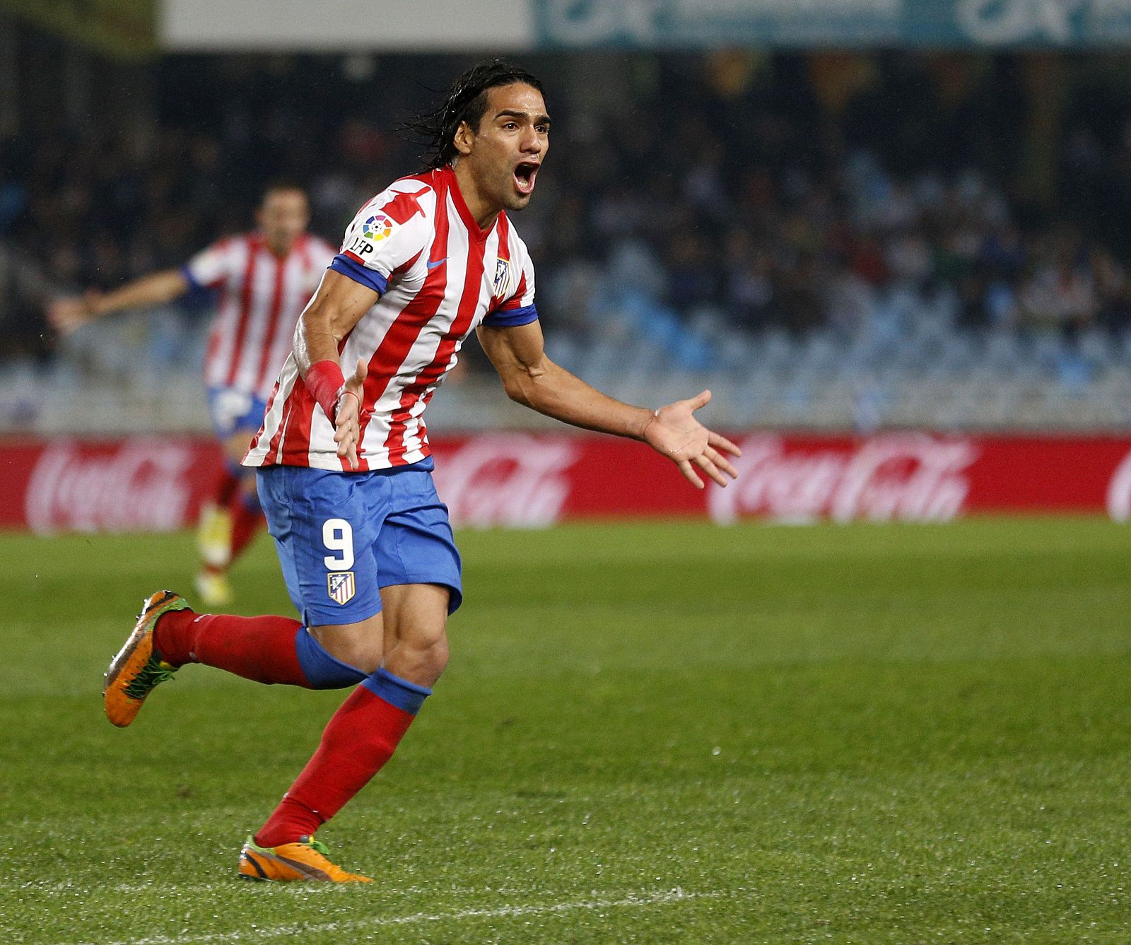 Radamel Falcao celebra el gol de la victoria en Anoeta.