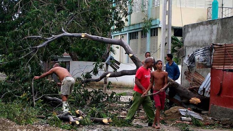 El huracán 'Sandy' se dirige hacia la costa este de EE.UU. tras dejar al menos 38 muertos en el Caribe