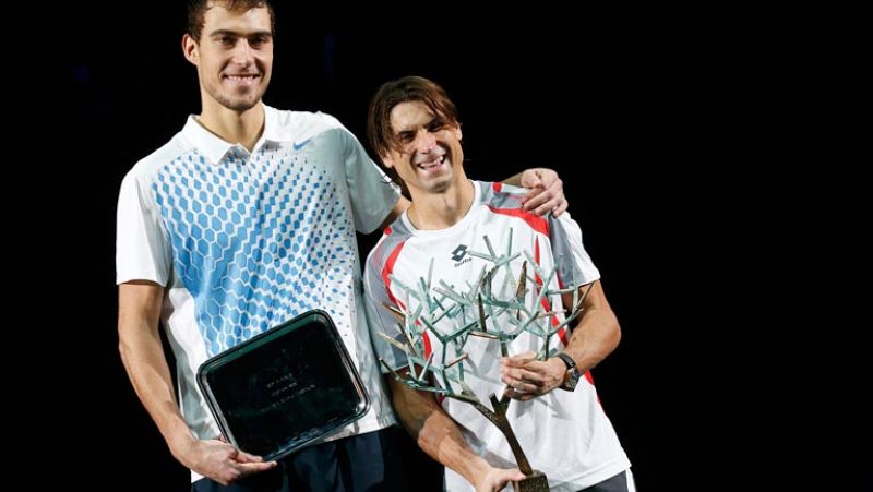 Ferrer mantiene a raya a Janowicz para coronarse en París-Bercy