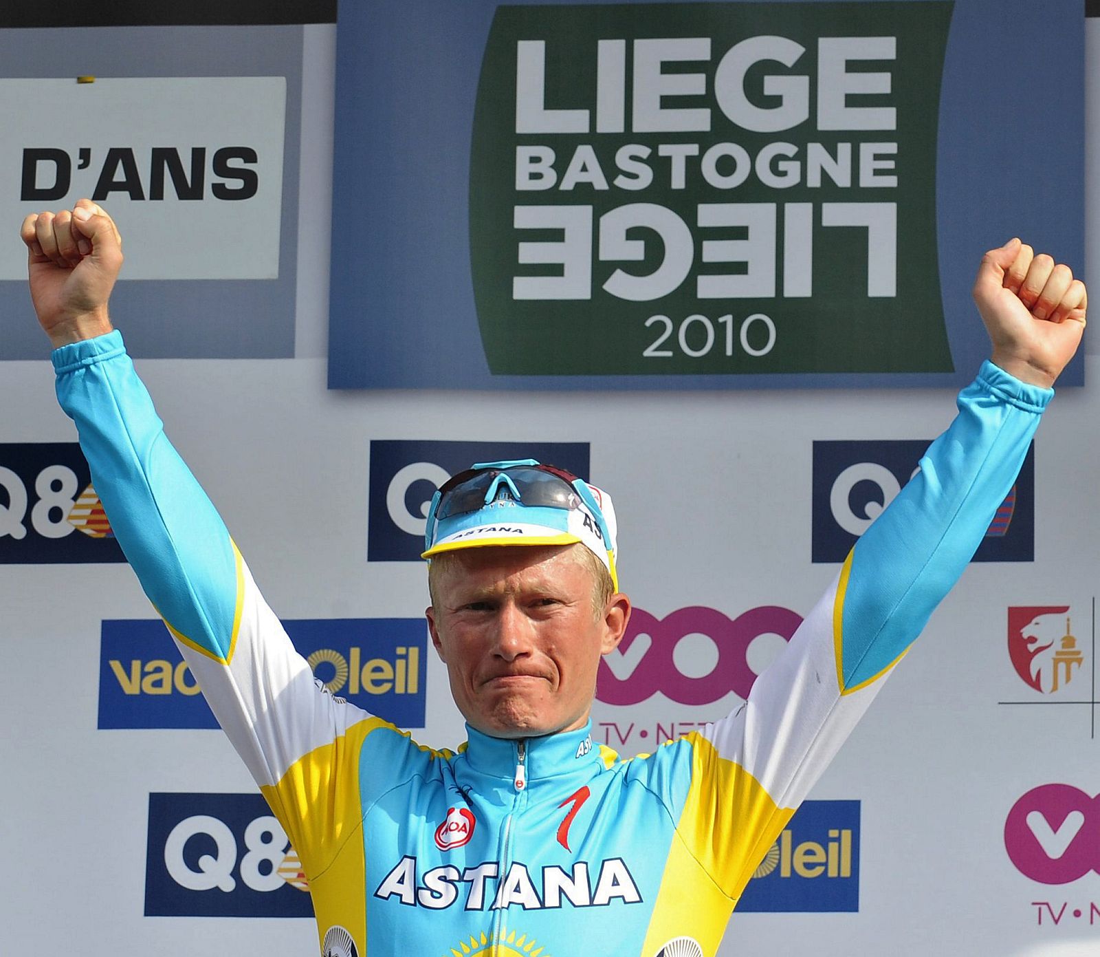 Vinokourov celebra su victoria en la Lieja-Bastoña-Lieja de 2010