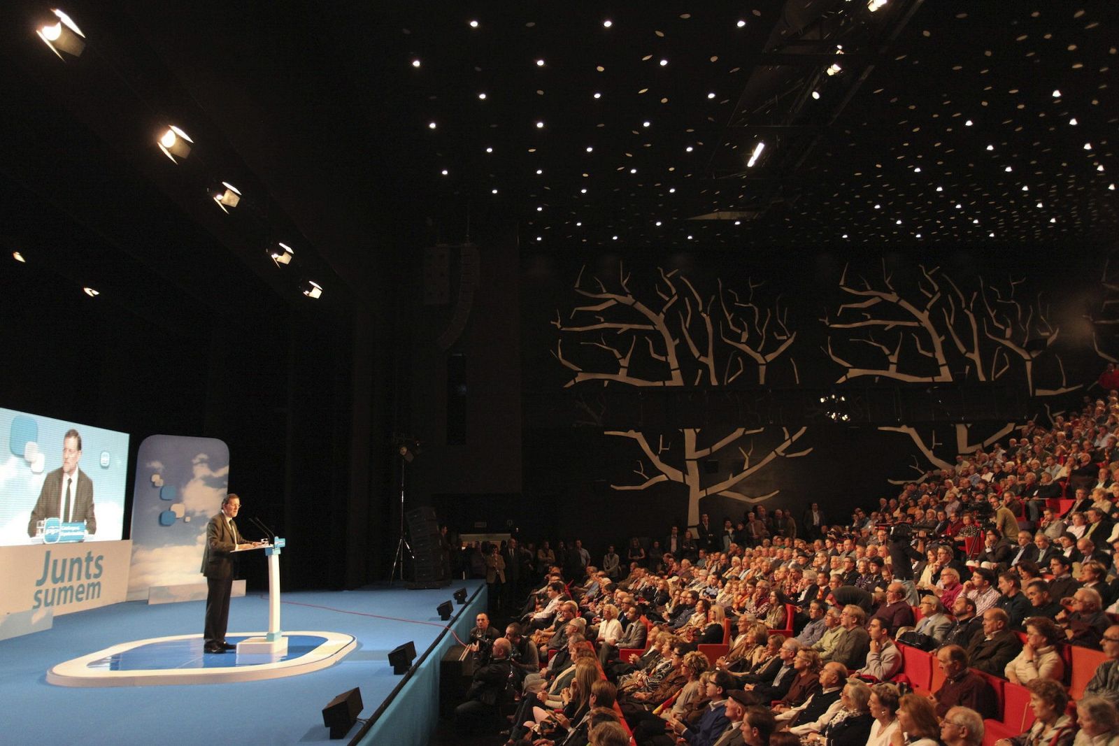 Rajoy asegura que "los intereses de Cataluña se defienden estando dentro de España"