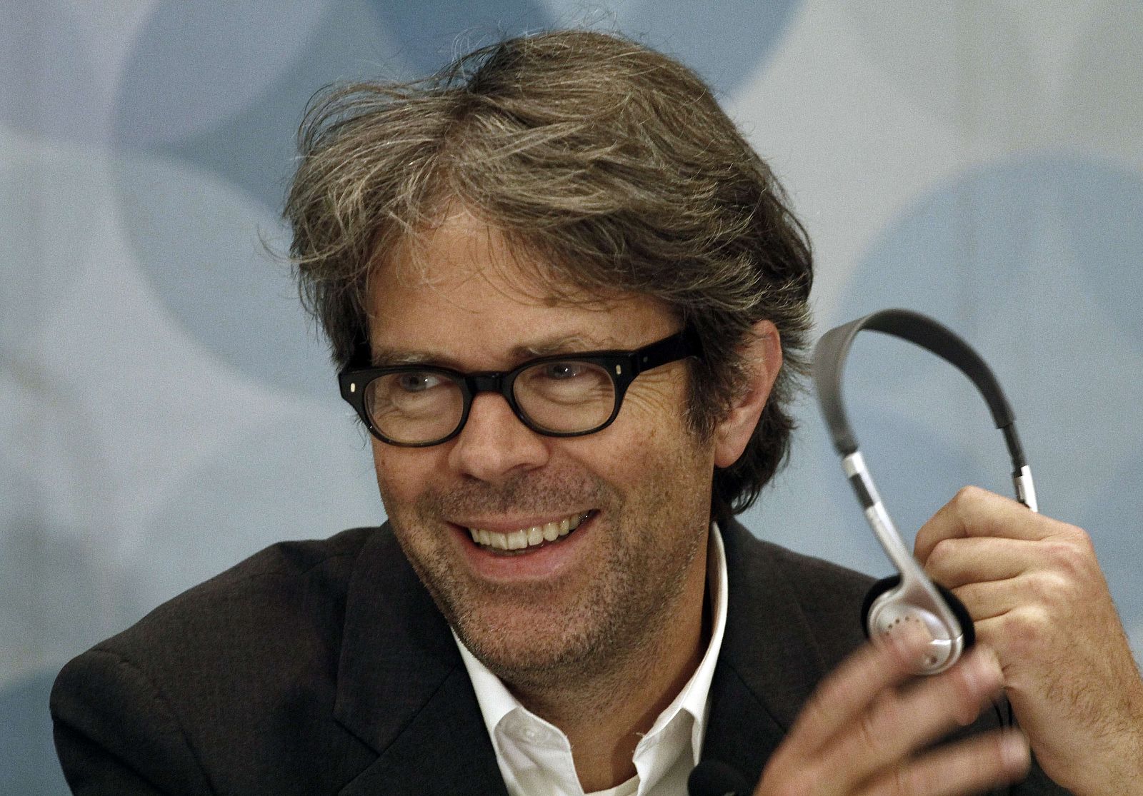 El escritor de EE.UU. Jonathan Franzen sonríe durante XXVI edición de la FIL