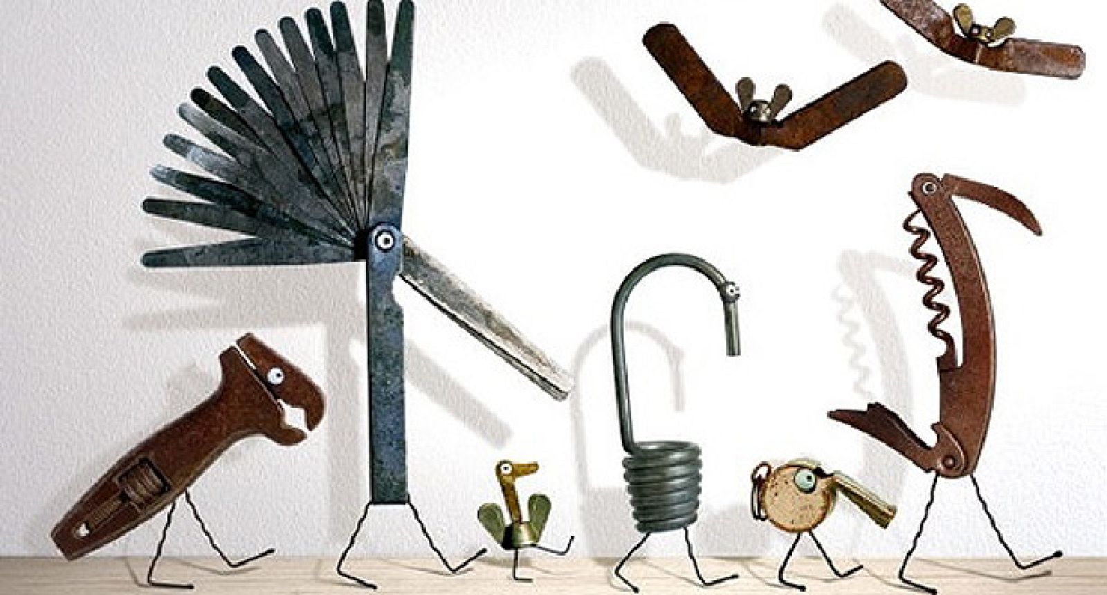 Objetos cotidianos convertidos en animales por Gilbert Legrand