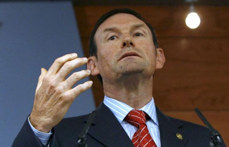 Ibarretxe: "No entiendo que quienes hablaron con ETA no quieran ahora dialogar con el lehendakari" 