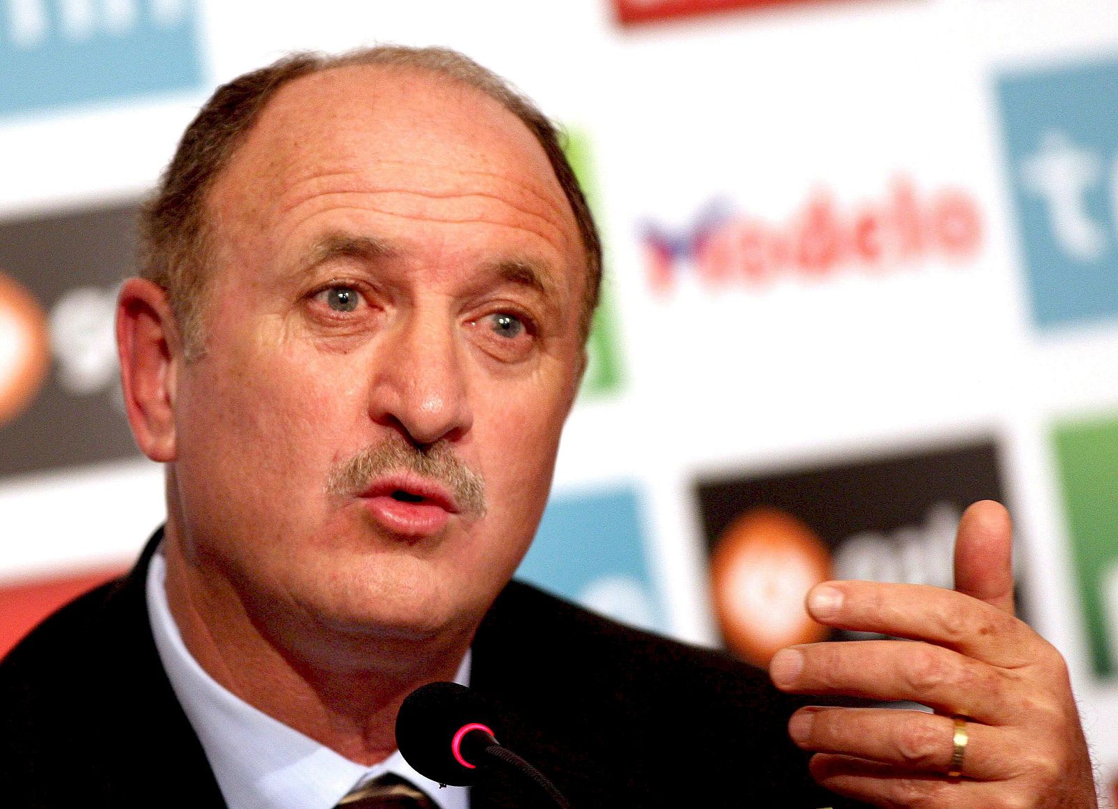 Scolari se enfada con el Madrid