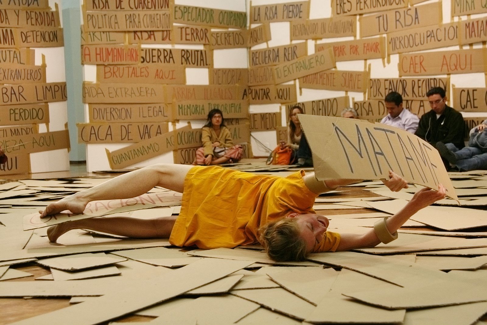 metropolis-presencia-la-ribot fot-neyda paredes teatro del cuerpo pachuca 2007