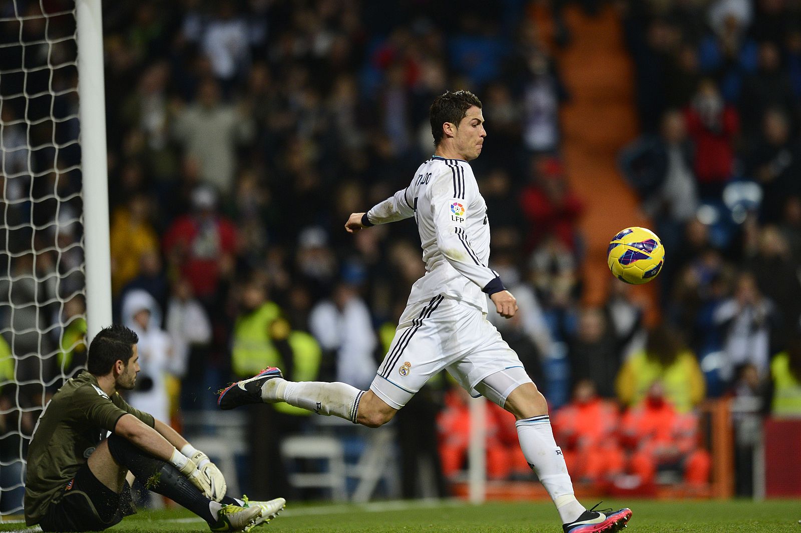 Cristiano Ronaldo celebra con un gesto de rabia su gol contra el Espanyol