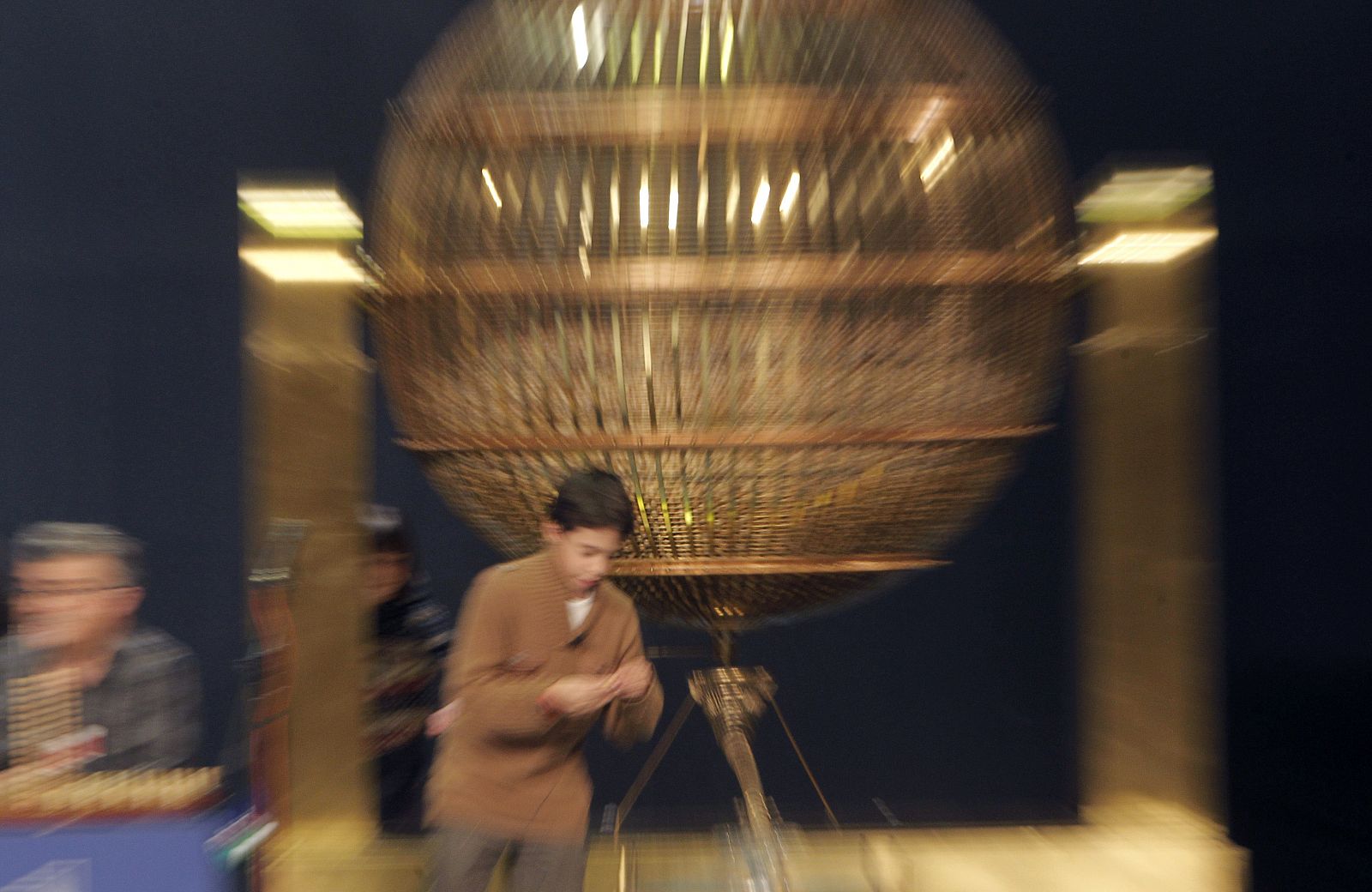 Un niño de San Ildefonso durante el ensayo del Sorteo de Navidad de 2012