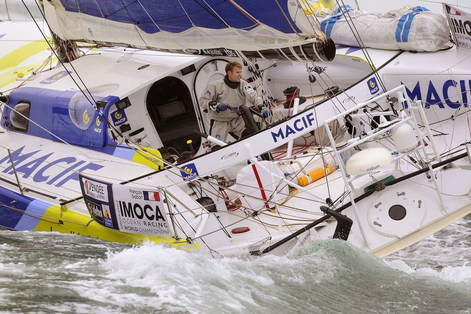 El 'Macif' pugna por el liderato de la Vendée Globe con el 'Banque Populaire'.