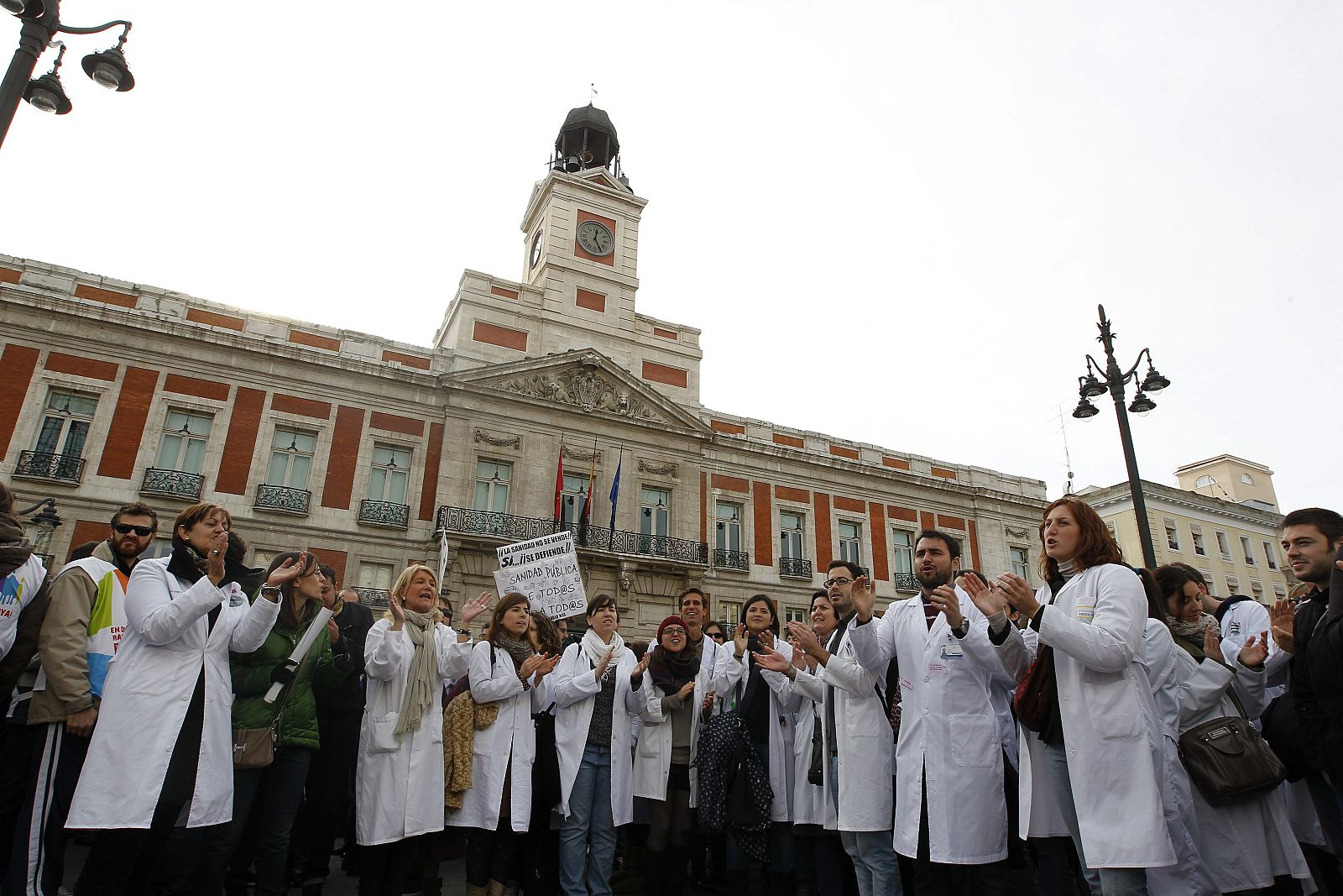 CONCENTRACIÓN DE MÉDICOS EN LA PUERTA DEL SOL
