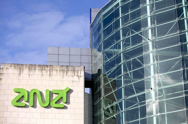 Portugal vende la gestión de sus aeropuertos al grupo francés Vinci por 3.080 millones de euros