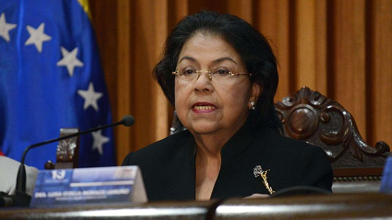 El Supremo autoriza a Chávez a seguir siendo presidente hasta que pueda jurar su cargo