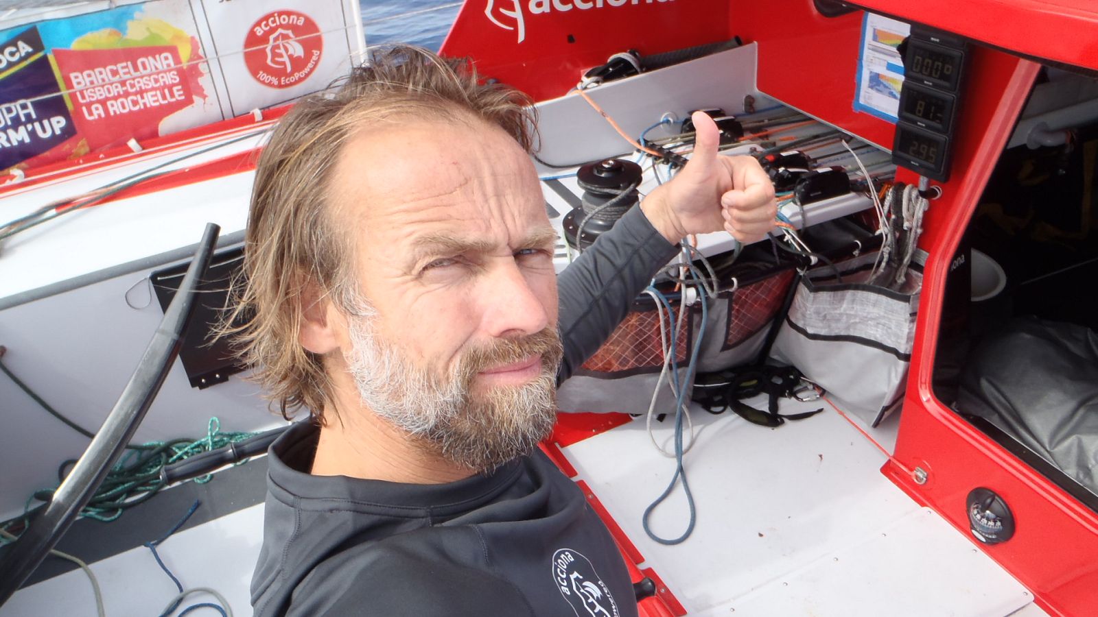 Imagen del español Javier 'Bubi' Sansó a bordo del Acciona.