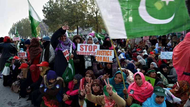 Multitudinaria manifestación en Pakistán contra la corrupción y por la dimisión del Gobierno 