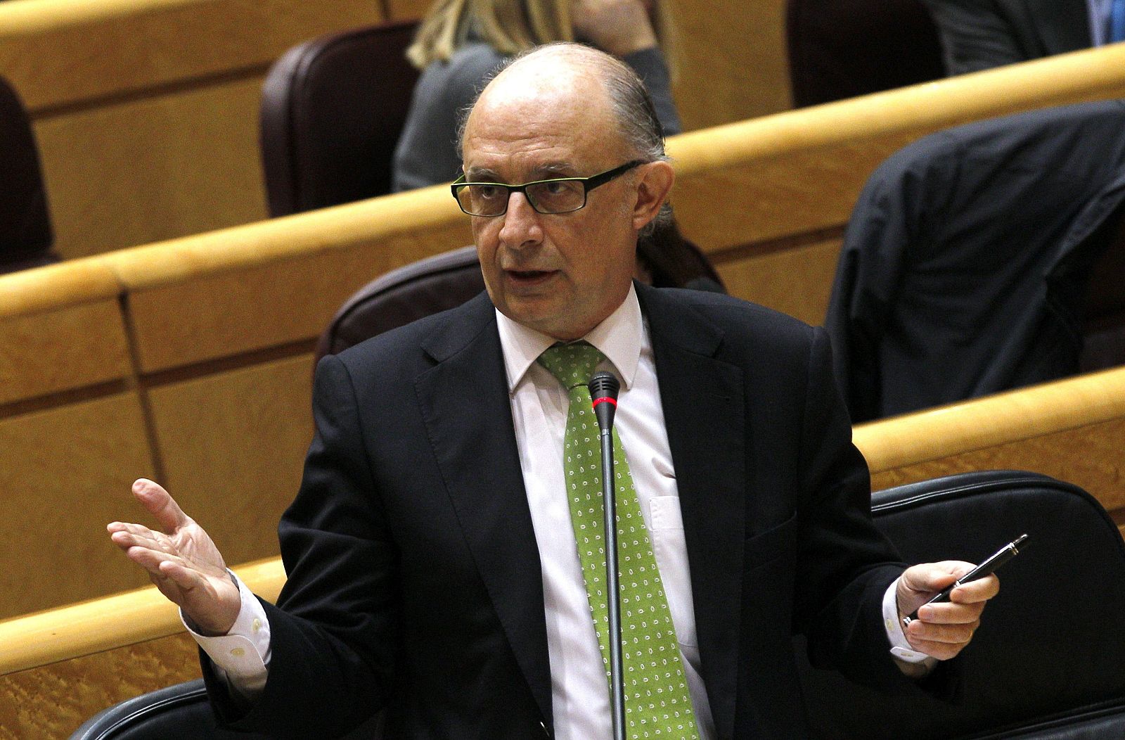 El ministro de Hacienda, Cristóbal Montoro, durante su intervención en el pleno del Senado