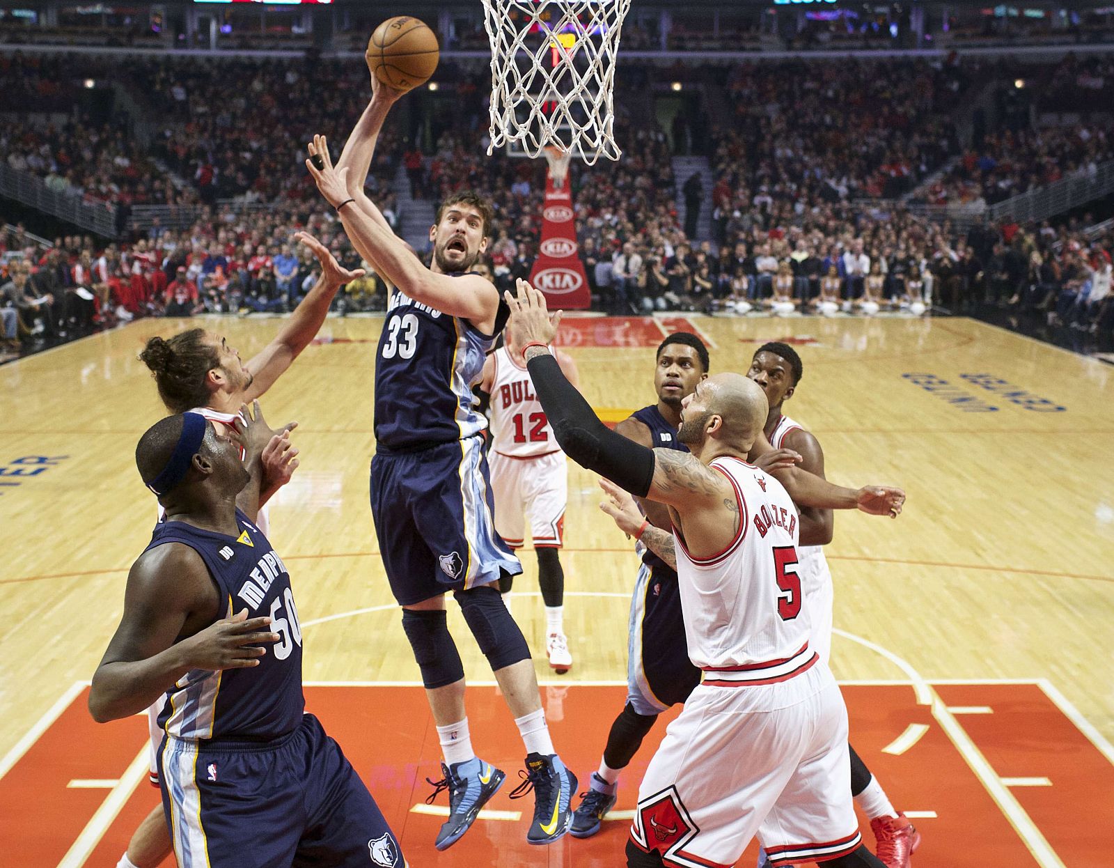 Memphis Grizzlies' Marc Gasol shoots on the Chicago Bulls' Carlos Boozer during the first half of the NBA basketball game in Chicago