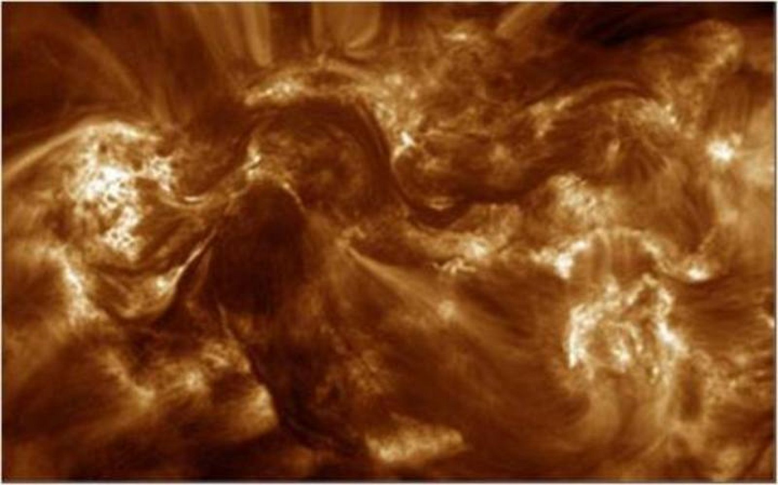 Energía de la corona solar observada por el telescopio de la NASA 'High Resolution Coronal Imager'