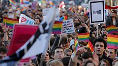 Decenas de miles de personas marchan en París en defensa del matrimonio homosexual