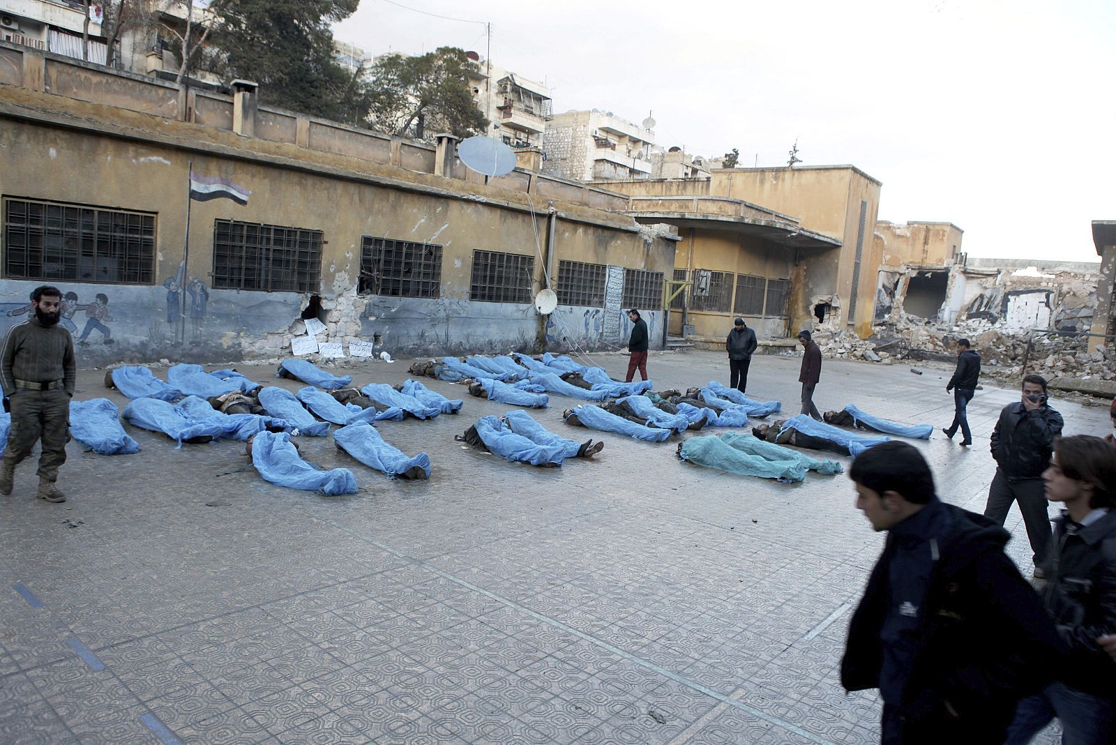 Imagen de los cadáveres encontrados en el río que cruza la ciudad siria de Alepo