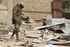 Las denuncias de violaciones de derechos humanos acompañan la visita de Hollande a Mali